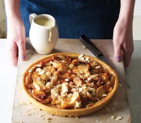 Cook glazed apple tart