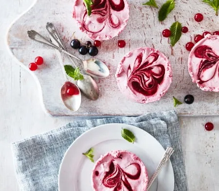 Cook red berry mousse
