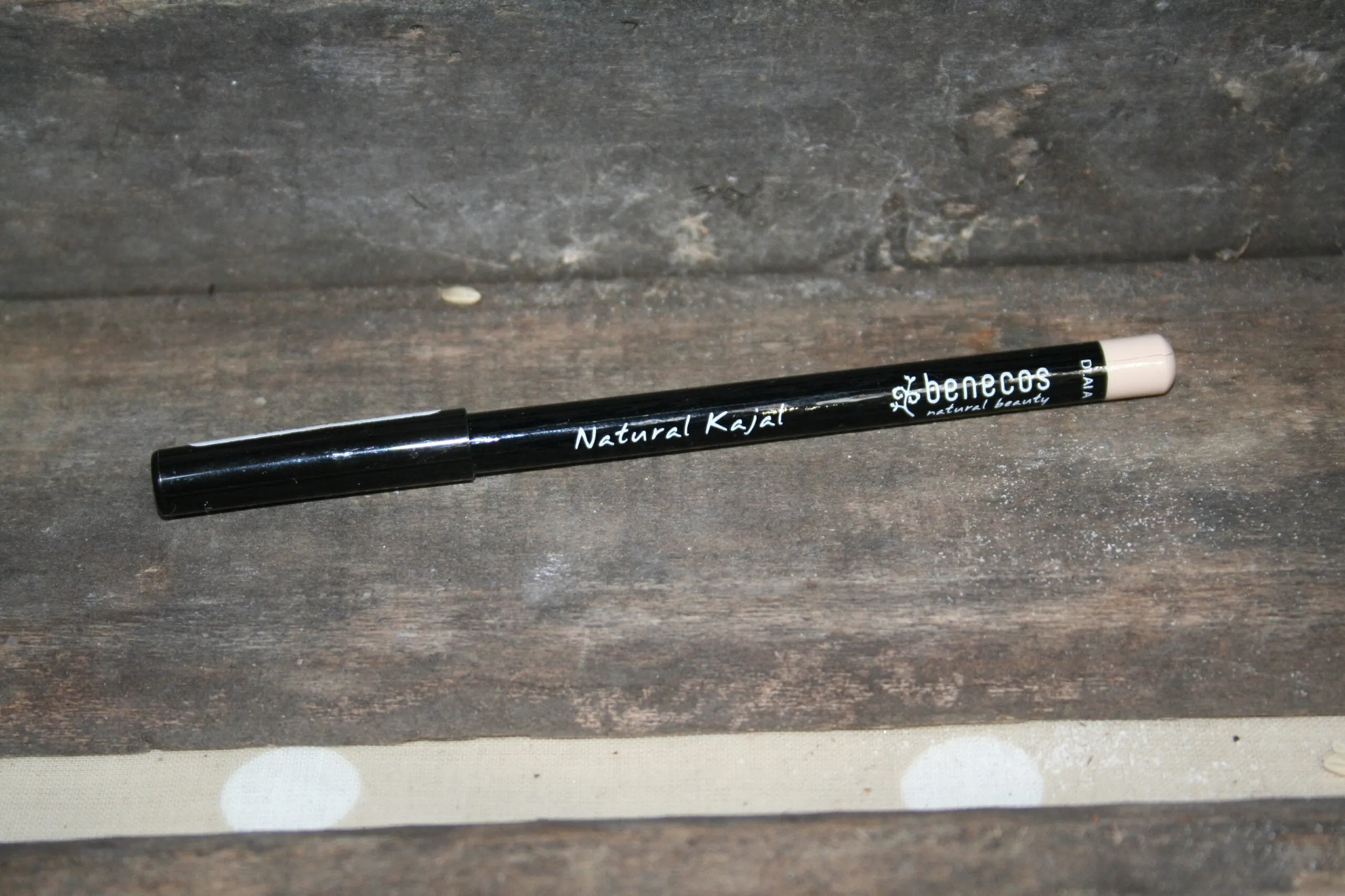 Benecos white eye liner kajal