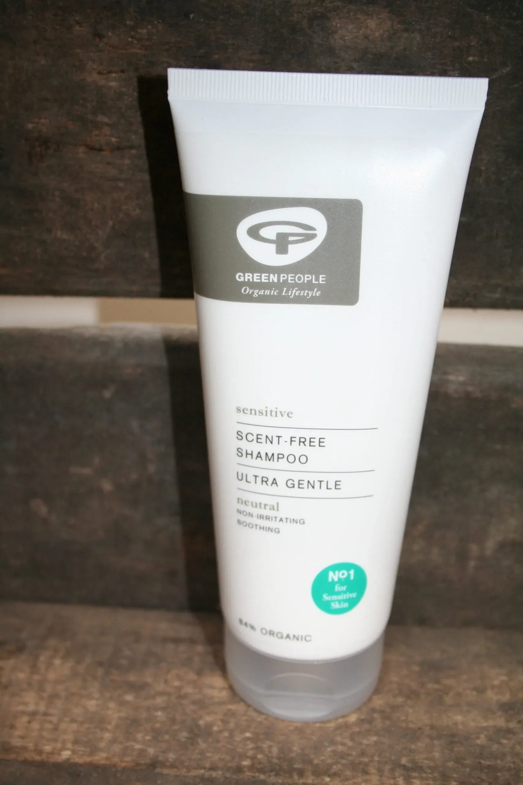 Green People sensitive scent free shampoo