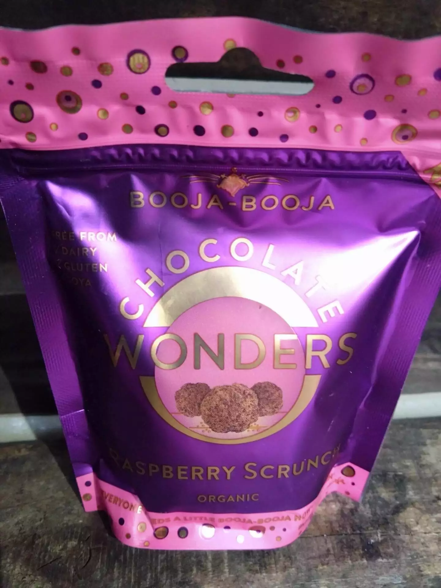 booja booja organic chocolate wonders raspberry scrunch (65g)