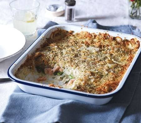 Cook salmon & asparagus gratin