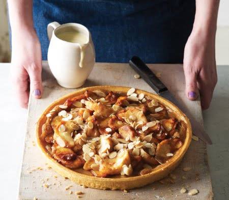 Cook glazed apple tart