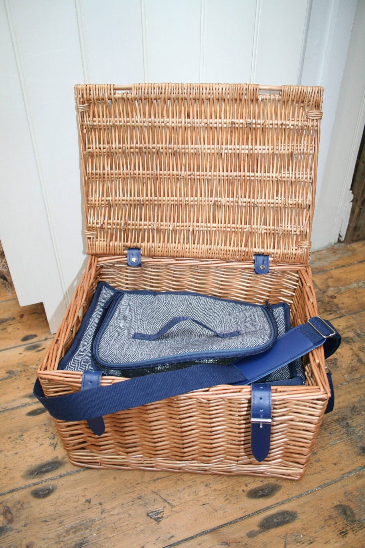 picnic hamper