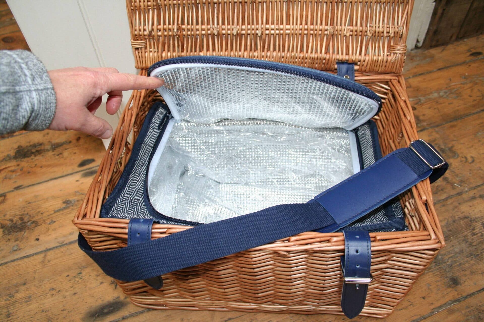 picnic hamper